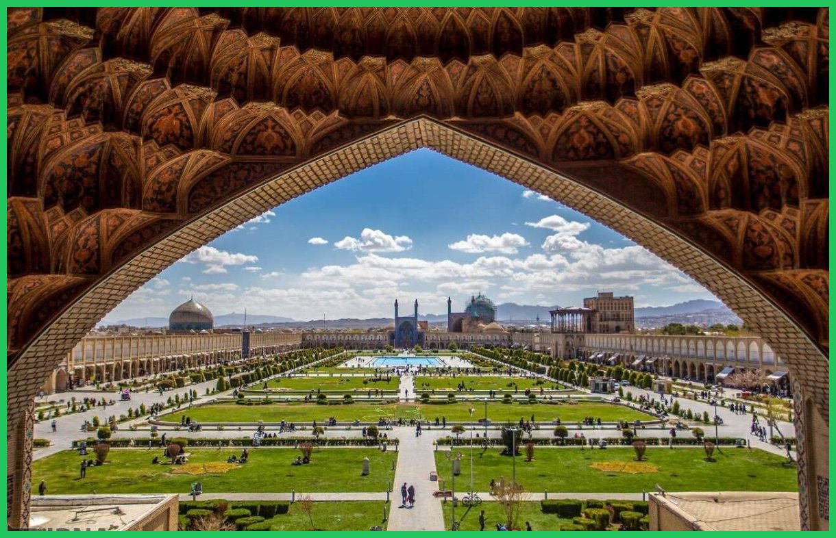 آغاز مرمت طبقه دوم میدان نقش جهان؛ تلاش مردم برای بهبود وضعیت دو برج